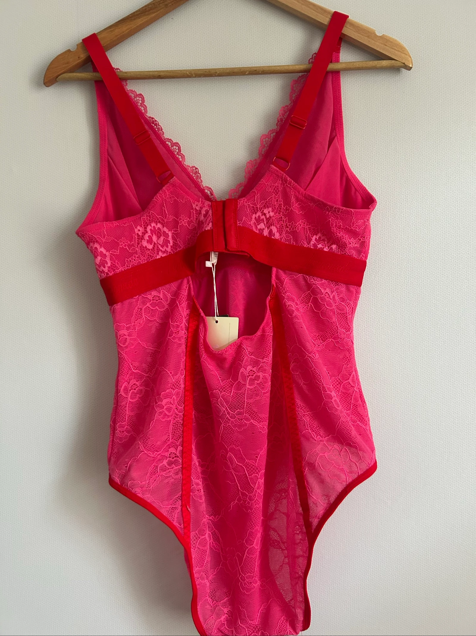 Body de encaje rosa fuchsia Lemonade Dolls – NUEVO con etiqueta – Talla M (Copa Fuller) – photo 2